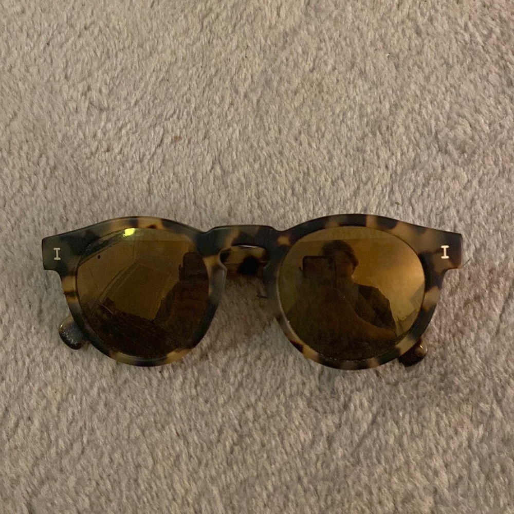 Illesteva tortoise shell sunglasses
